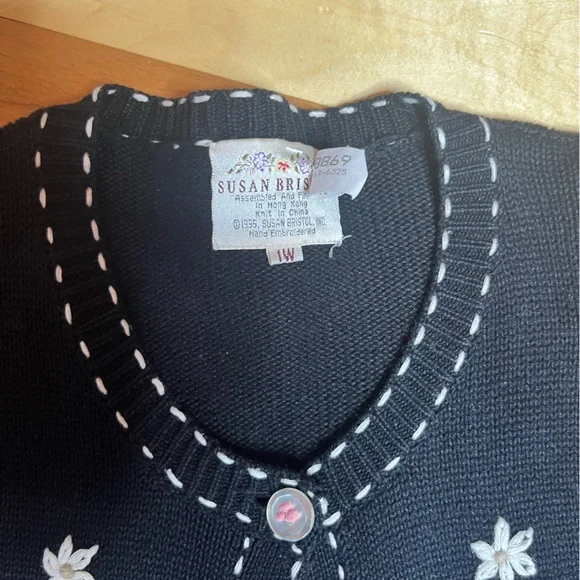 90s  Susan Bristol Black Sweater with Pink Floral Design - Picture 6 of 9